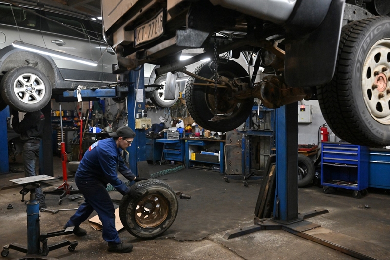 Ukraine garage turns beat-up cars into battlefield assets | News Article