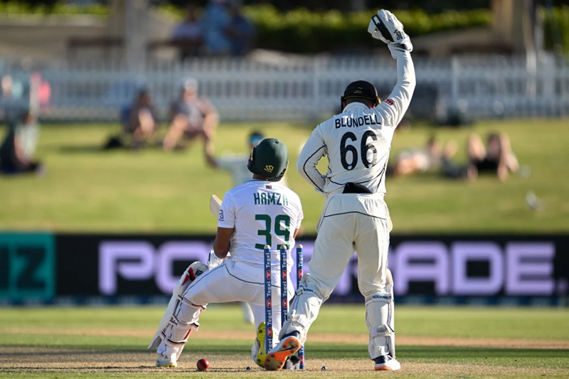 Proteas in deep trouble at stumps on day two | News Article