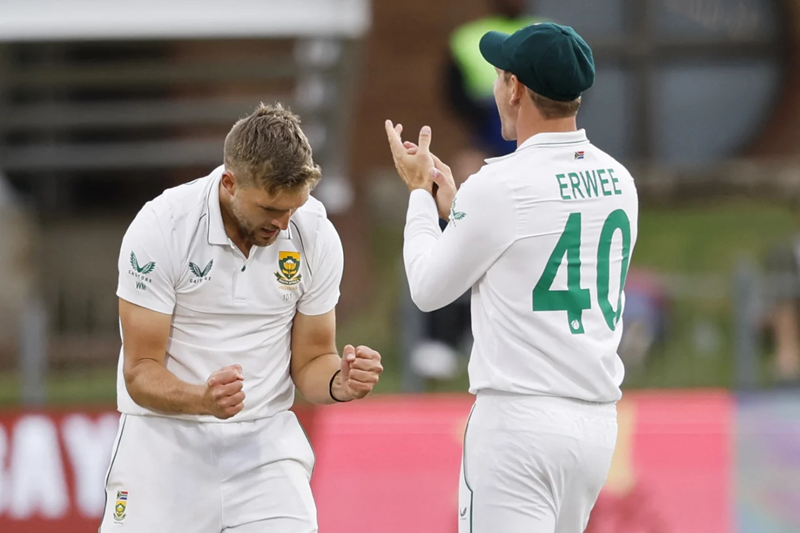 Mulder and Erwee test positive | News Article