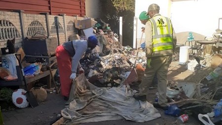 Beweerde moord by dwelmhuis in Bloemfontein maak opslae Beweerde moord by dwelmhuis in Bloemfontein maak opslae | News Article