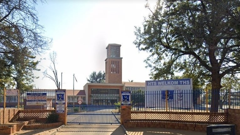 Onderwyseres, leerling van Welkom handgemeen oor selfoon Onderwyseres, leerling van Welkom handgemeen oor selfoon | News Article