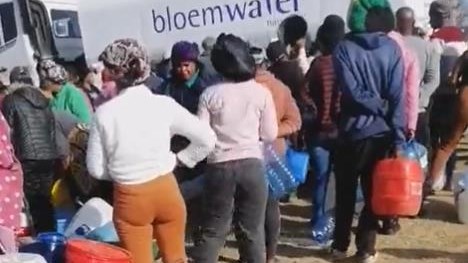 Residents of Free State city queue for water | News Article