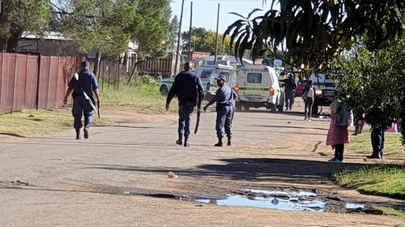 Police vehicles damaged as Phomolong tension rises Police vehicles damaged as Phomolong tension rises | News Article