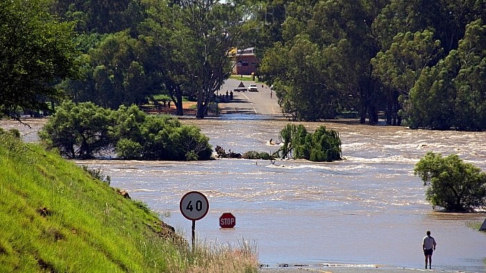 Warrenton without water after floods | News Article