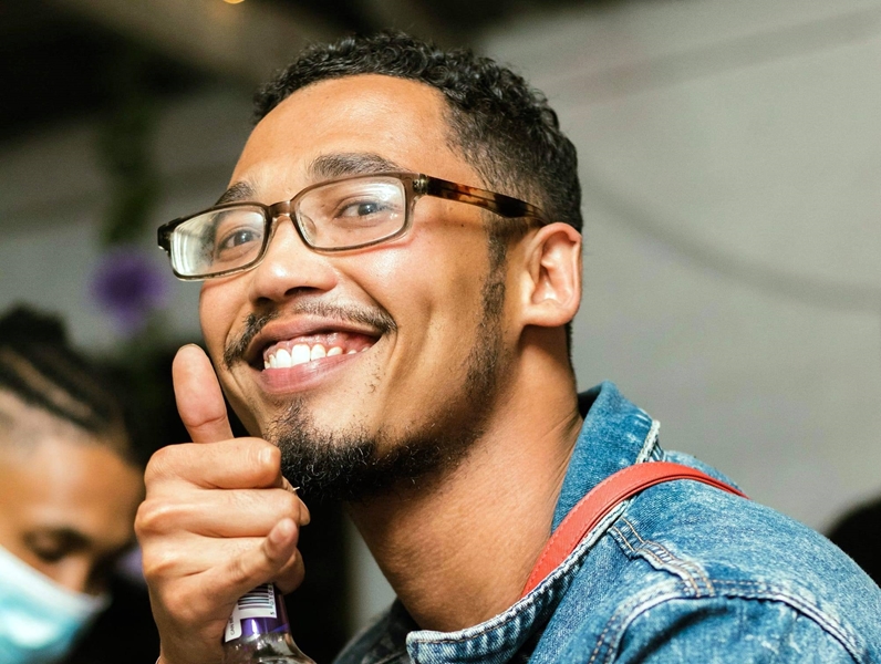 Tienerverdagte in aanhouding ná moord op Baaise polisieman | News Article