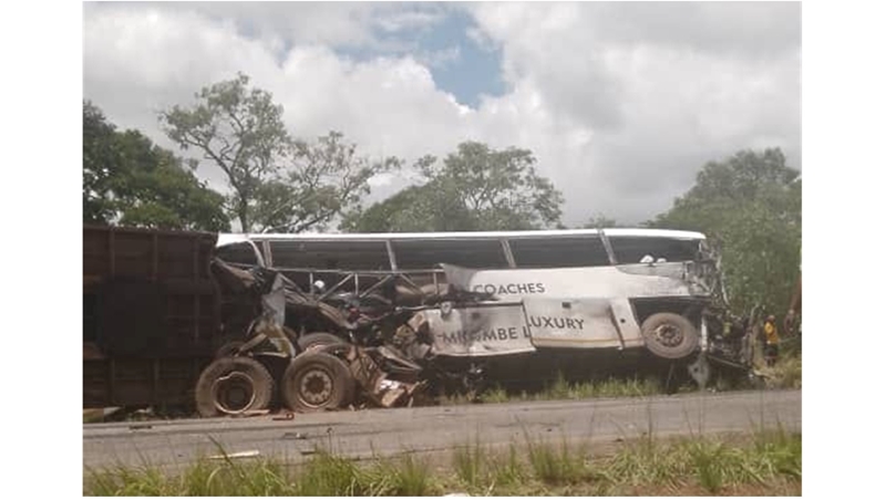 13 sterf in botsing tussen vragmotor en SA bus in Zambië | News Article