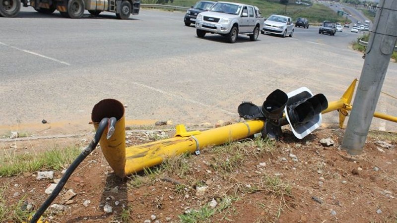 Gauteng MEC condemns vandalism of newly repaired R55 infrastructure | News Article