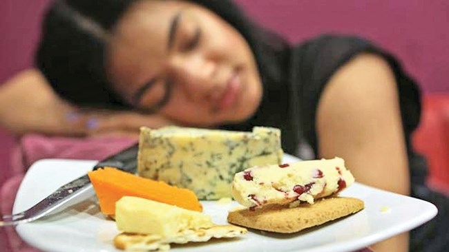 Maatskappy betaal $1000 om kaas voor slaaptyd te eet Maatskappy betaal $1000 om kaas voor slaaptyd te eet | News Article