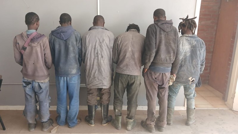 Noord-Kaapse verdagtes binnekort in hof weens onwettige mynbou Noord-Kaapse verdagtes binnekort in hof weens onwettige mynbou | News Article
