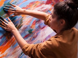 Ontdek die waarde van kunsterapie vir kinders en volwassenes | News Article