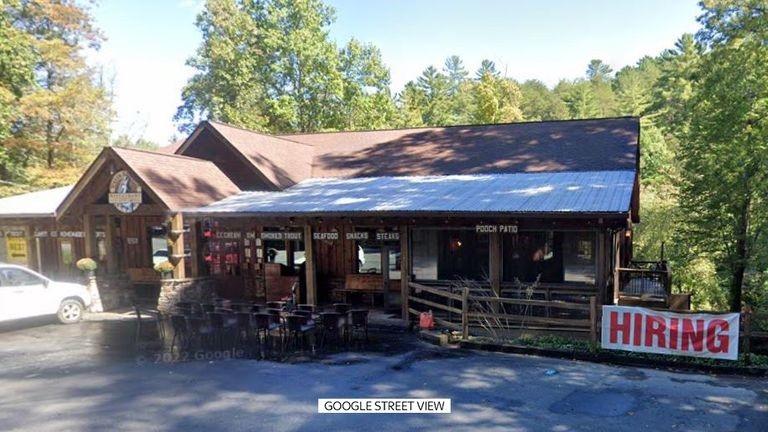 Weird Wide Web – Ouers omgekrap oor restaurant se beleid oor 'swak ouers' | News Article