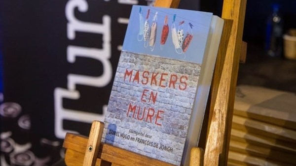 BoekHoek: Daniel Hugo en Francois de Jongh se 'Maskers en Mure' | News Article