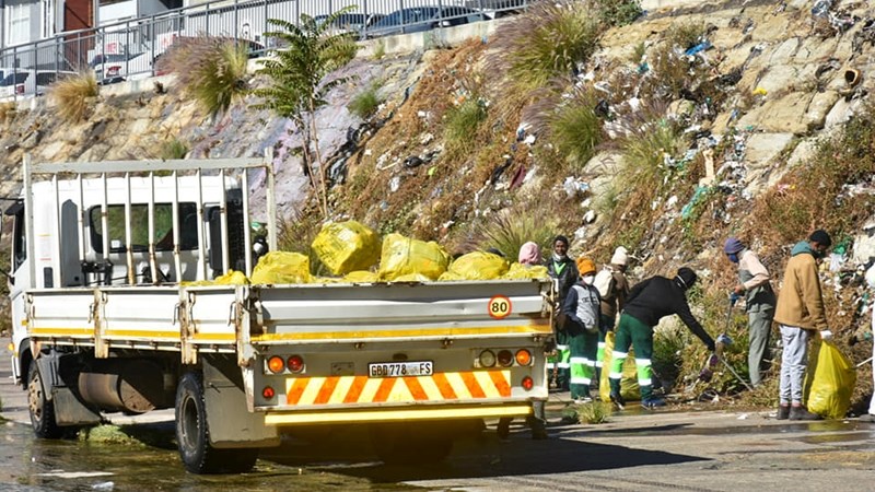 Mangaung Metro clean-up for World Environment Day Mangaung Metro clean-up for World Environment Day | News Article