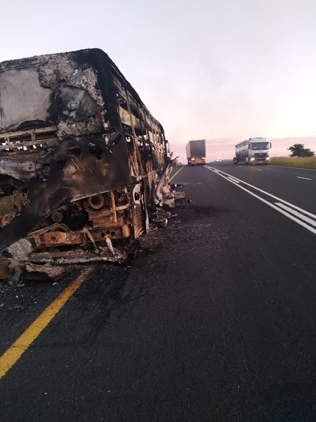 #NuusPasIn: Passasiersbus brand uit op N1  | News Article