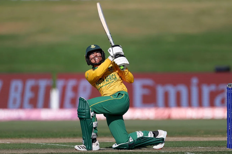 Luus and Lee set for 100th ODI's | News Article