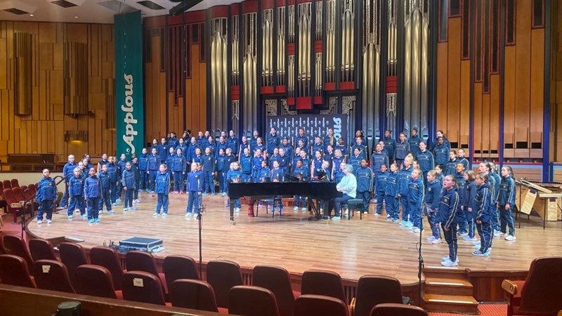 Singende eende presteer op ’n hoë noot Singende eende presteer op ’n hoë noot | News Article