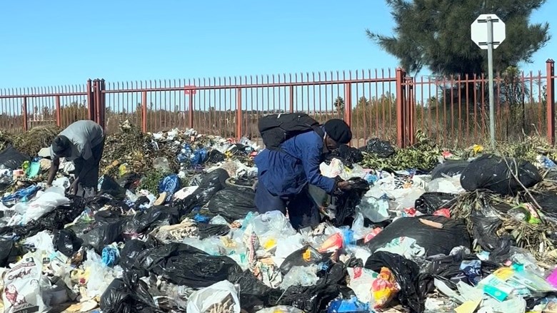 Mangaung verwyder nie vullis op Kersdag, Welwillendheidsdag Mangaung verwyder nie vullis op Kersdag, Welwillendheidsdag | News Article