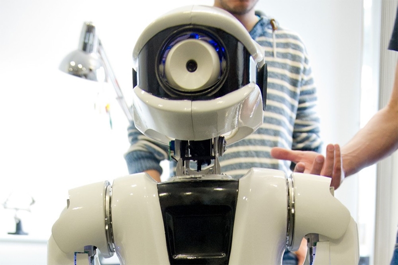 Weird Wide Web – Robot-cupido kan enkelinge help | News Article