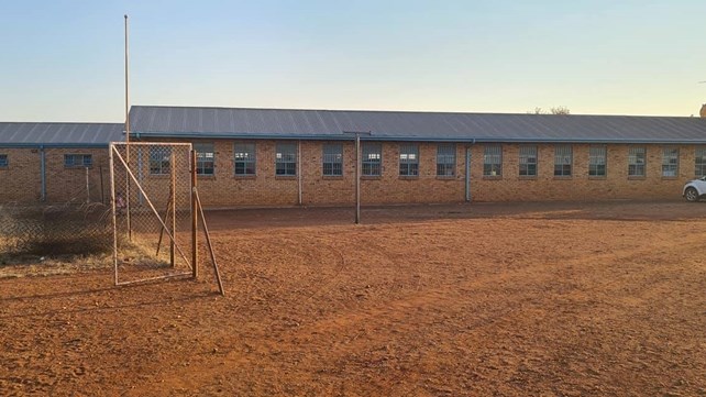 Noord-Kaapse skoolhoof, kringbestuurder geskors ná besoek Noord-Kaapse skoolhoof, kringbestuurder geskors ná besoek | News Article