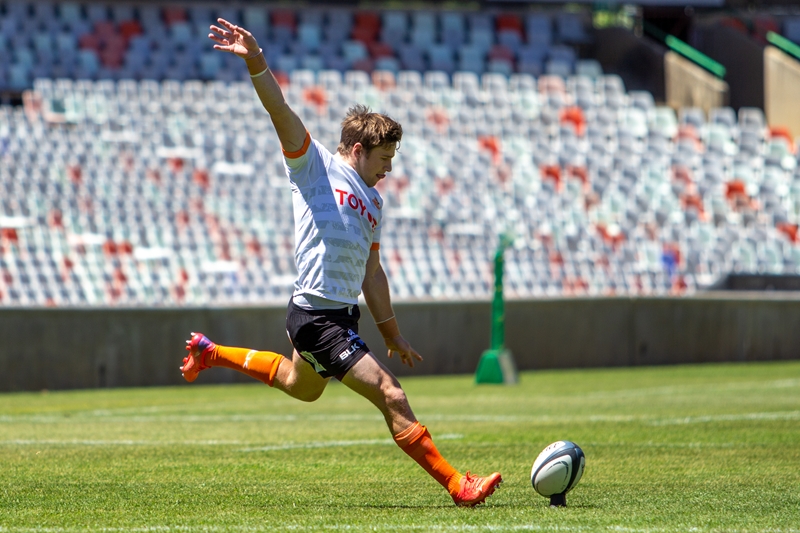 Cheetahs stick with Fortuin at flyhalf | News Article