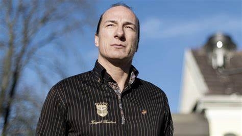 Weird Wide Web: Dié Duitse"koninkryk" het vlag, 5000 onderdane | News Article