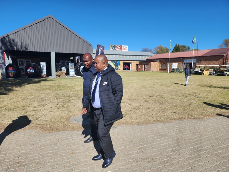 Landbounuus-podcast: LUR wil met Gordhan vergader oor rehabilitasie van spoornetwerk | News Article