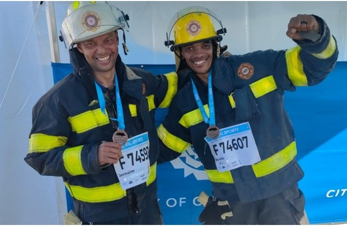 Feel Good Friday - Brandbestryders hardloop halfmarathon in volle uniform vir VWS | News Article