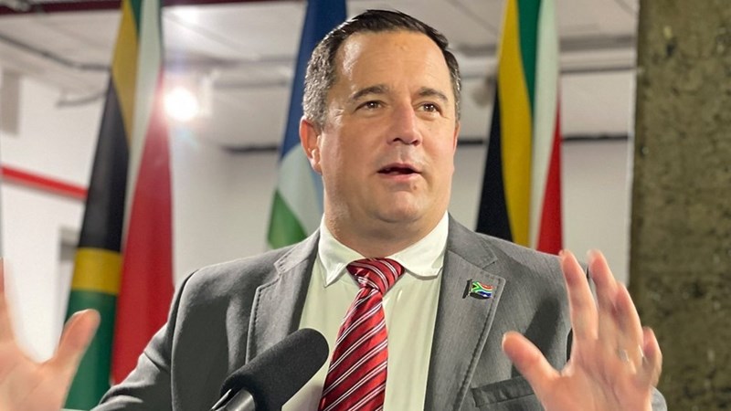 Minister Steenhuisen verbind tot dringende aksie oor veeartse | News Article