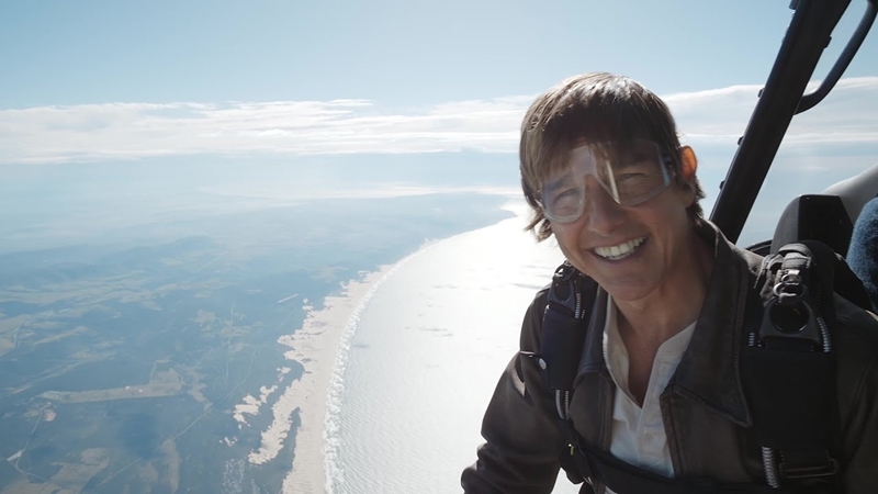 Tom Cruise spring uit helikopter as dankiesê vir filmsukses | News Article