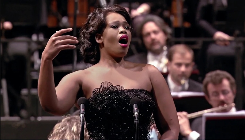 SA operaster sing by koning Charles se kroning | News Article