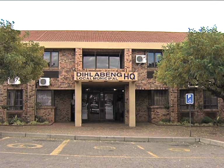 Free State residents receive title deeds | News Article