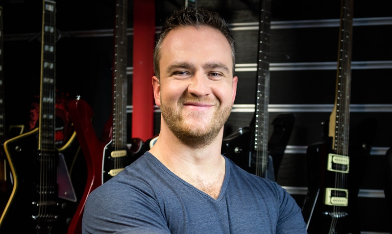 Jacobus Silwer sing sy gunstelling Frank Sinatra-liedjies | News Article