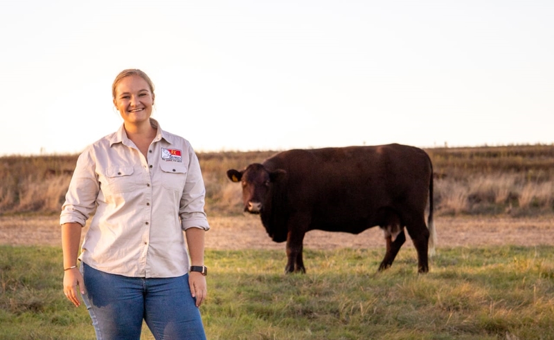 Jong beesboer praat oor uitdagings en haar passie vir die Sussex-ras | News Article