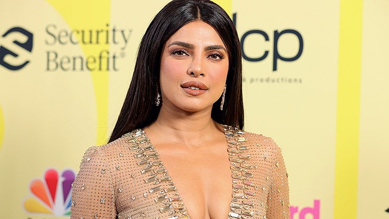 Priyanka Copra still glowing - Vimarsana News
