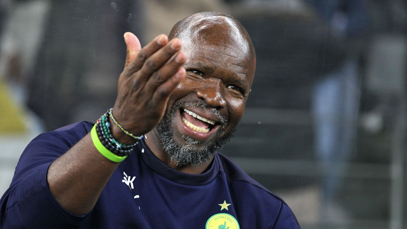 Steve Komphela returns to Sundowns | News Article