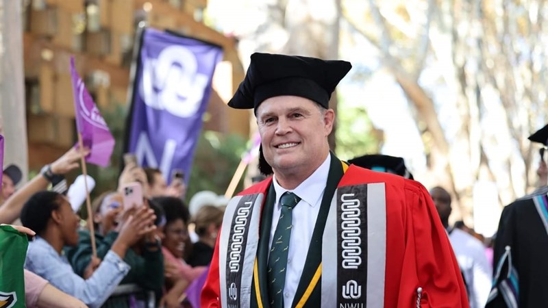 Dit is nou dr. Rassie Erasmus! Dit is nou dr. Rassie Erasmus! | News Article