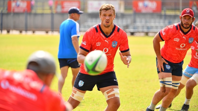 Steenkamp greets the Bulls | News Article