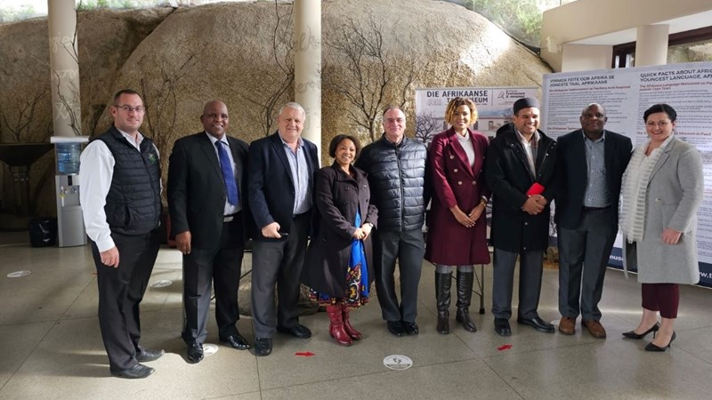 VF Plus sê daar is ‘twaalf leuens’ oor Afrikaans | News Article