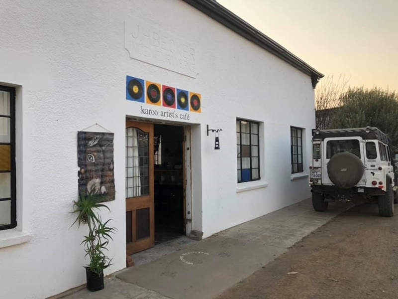 OFM Kunsteklop: Juliette Whelpton se Karoo Artist’s Café op Philippolis | News Article