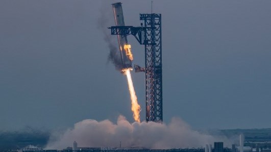 SpaceX vier eerste suksesvolle landing van vuurpylversterker SpaceX vier eerste suksesvolle landing van vuurpylversterker | News Article