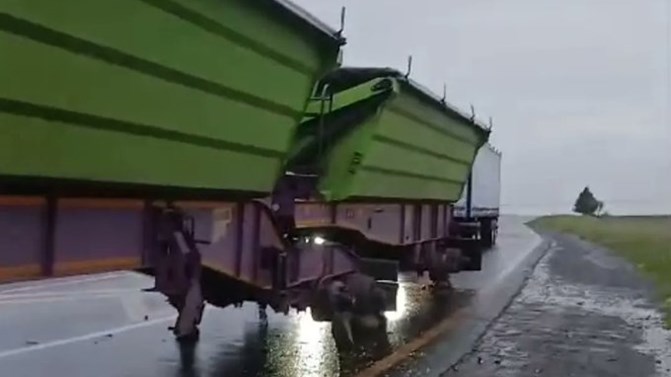 Diewe steel al vragmotor se sleepwabande op N3-hoofweg Diewe steel al vragmotor se sleepwabande op N3-hoofweg | News Article