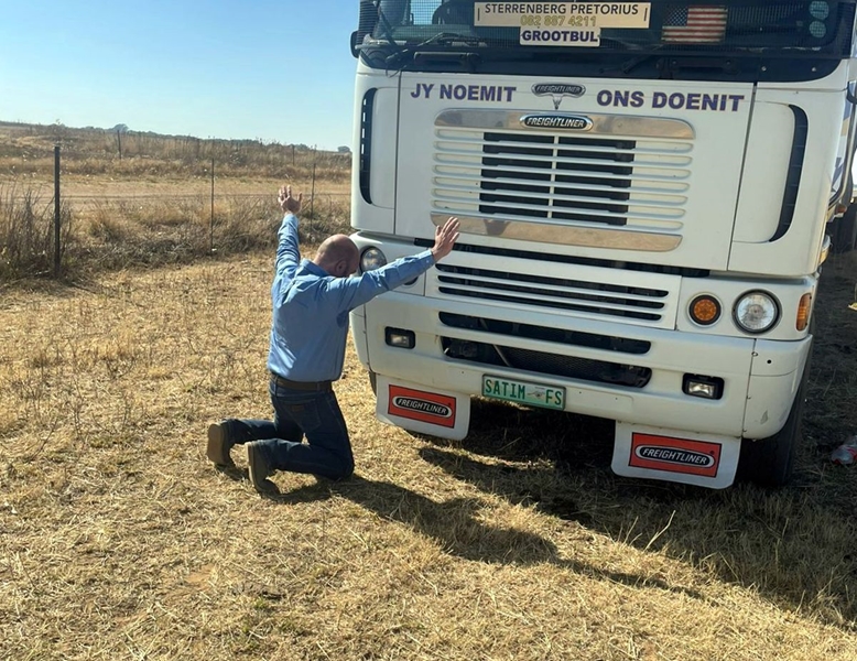 Vrystater seën vragte droogtehulp op sy knieë | News Article