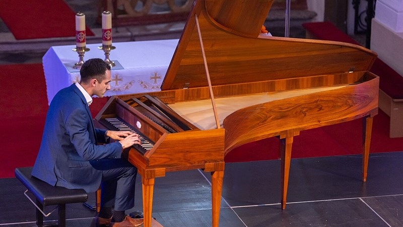 International pianist Danilo Mascetti joins the Odeion School of Music on stage | News Article