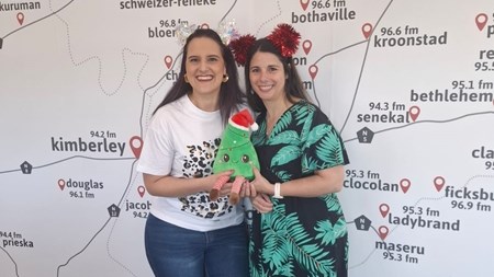 Senior Serenade beoog om 700 bejaardes in Bloem met kerssang en geskenkies te bederf Senior Serenade beoog om 700 bejaardes in Bloem met kerssang en geskenkies te bederf | News Article