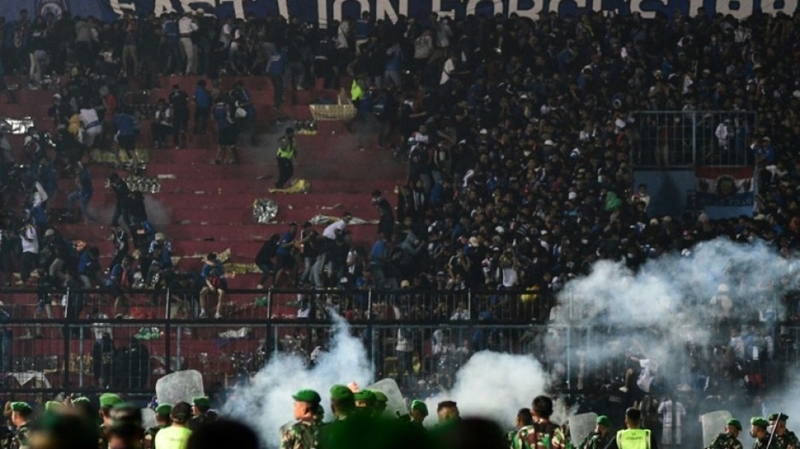 129 dead after riot at Indonesia football match | News Article