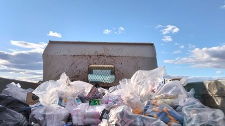 Munisipale werkers stort glo afval onwettig op De Aar Munisipale werkers stort glo afval onwettig op De Aar | News Article