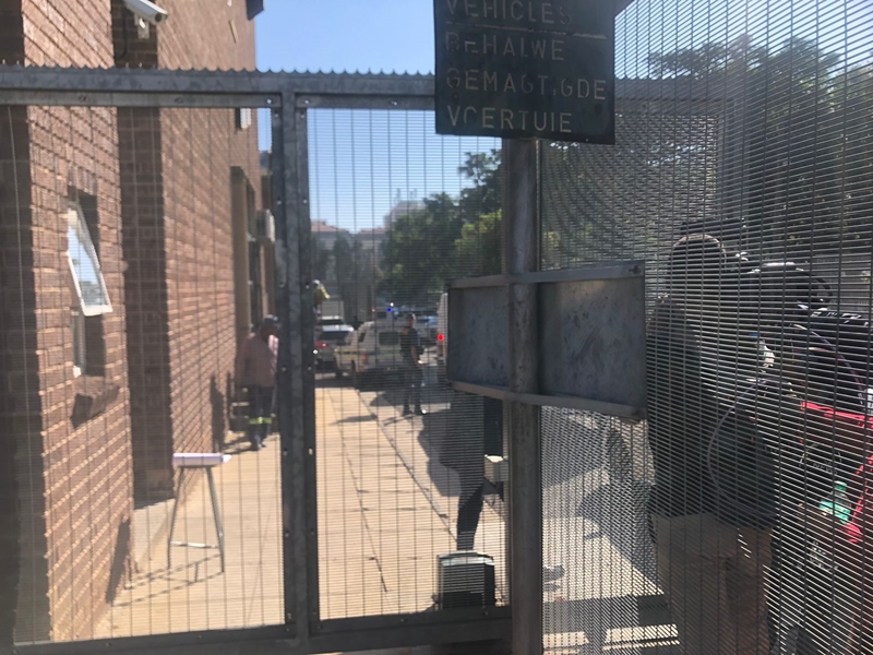 Thabo Bester case: Girlfriend, co-accused arrive at Bloemfontein court – VIDEO | News Article