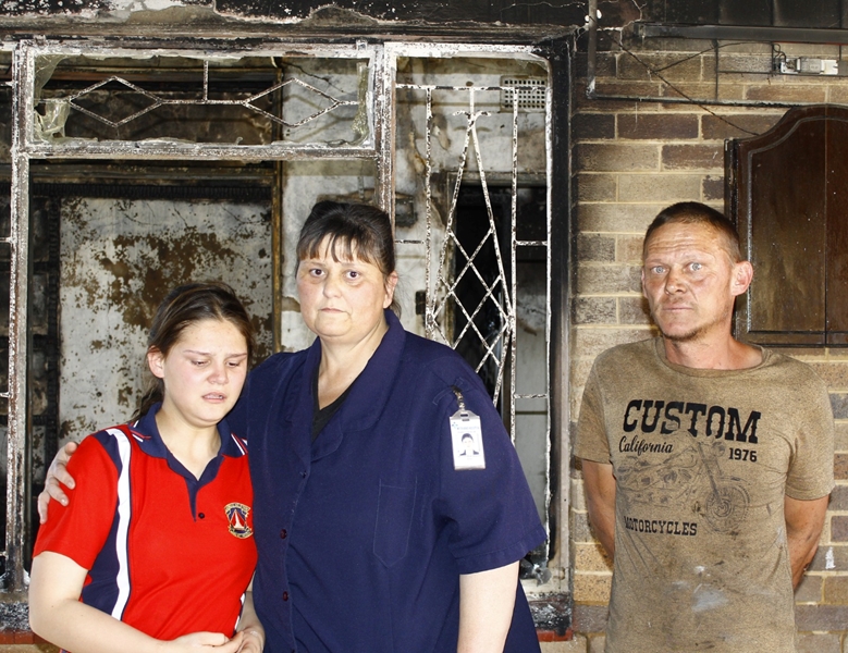 Potchefstroomse gesin dankbaar vir hulp nadat brand hul huis verwoes | News Article