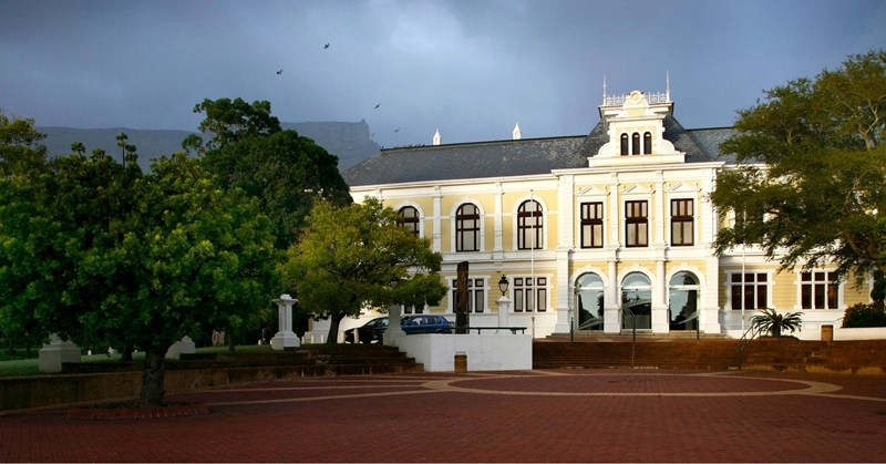 Koloniale onreg: Museum wil inheemse beendere in Noord-Kaap herbegrawe | News Article
