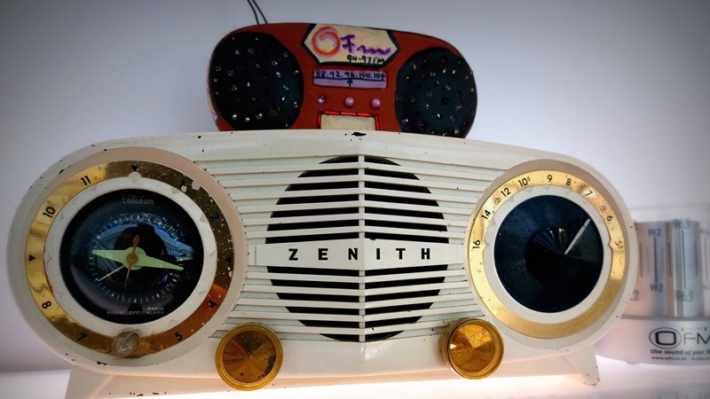 Skare in vervoering: Handelsradio 100 jaar oud Skare in vervoering: Handelsradio 100 jaar oud | News Article